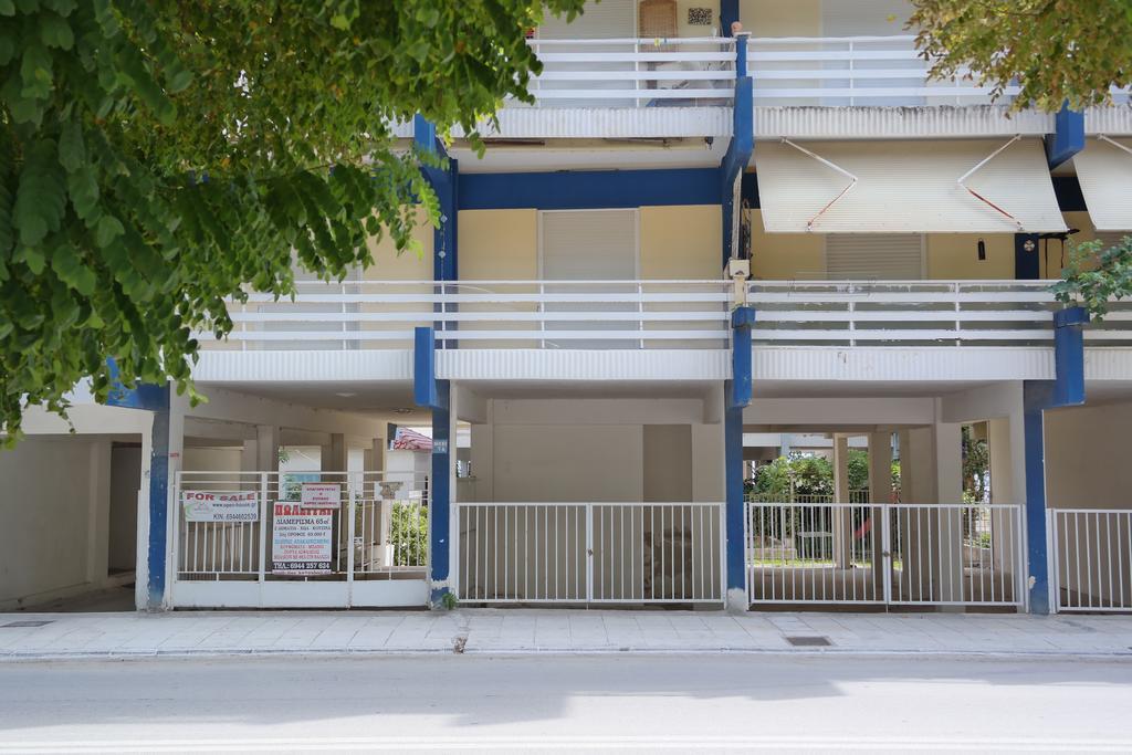 Holiday Apartment Sombrero Néa Péramos Esterno foto